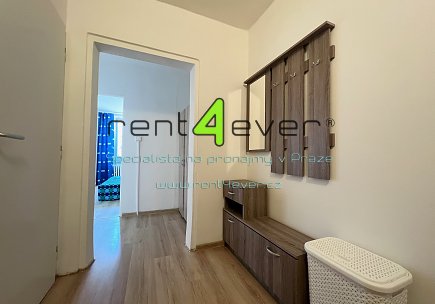 Pronájem bytu, Vršovice, Kodaňská, byt 2+kk, 45 m2, po rekonstrukci, sklep, výtah, zařízený, Rent4Ever.cz