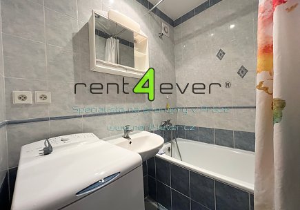 Pronájem bytu, Vršovice, Kodaňská, byt 2+kk, 45 m2, po rekonstrukci, sklep, výtah, zařízený, Rent4Ever.cz