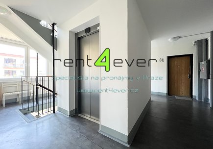 Pronájem bytu, Vršovice, Kodaňská, byt 2+kk, 45 m2, po rekonstrukci, sklep, výtah, zařízený, Rent4Ever.cz