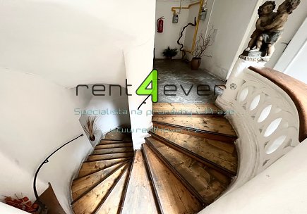 Pronájem bytu, Nové Město, Palackého, byt 1+1, 40 m2, po rekonstrukci, šatna, zařízený nábytkem, Rent4Ever.cz