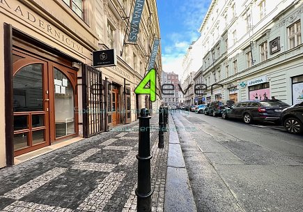 Pronájem bytu, Nové Město, Palackého, byt 1+1, 40 m2, po rekonstrukci, šatna, zařízený nábytkem, Rent4Ever.cz