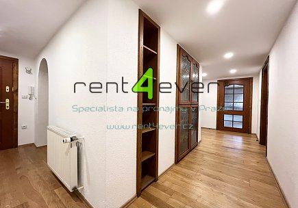 Pronájem bytu, Smíchov, Na Laurové, luxusní podkrovní 3+1, 135 m2, po rekonstrukci,  část. vybavený, Rent4Ever.cz