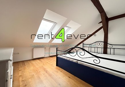 Pronájem bytu, Smíchov, Na Laurové, luxusní podkrovní 3+1, 135 m2, po rekonstrukci,  část. vybavený, Rent4Ever.cz