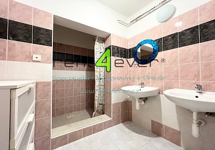 Pronájem bytu, Roztoky, V úvoze, byt 3+1, 96 m2, v suterénu, po rekonstrukci, vybavený , Rent4Ever.cz