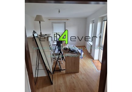 Pronájem bytu, Lysolaje, Starodvorská, byt 2+kk, 62 m2, společný balkon, nezařízený nábytkem, Rent4Ever.cz