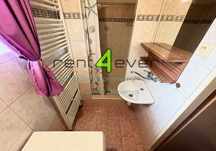 Pronájem bytu,  Lipence, Jílovišťská, byt 2+kk, 45 m2 v RD, parkovací stání, zařízený nábytkem, Rent4Ever.cz