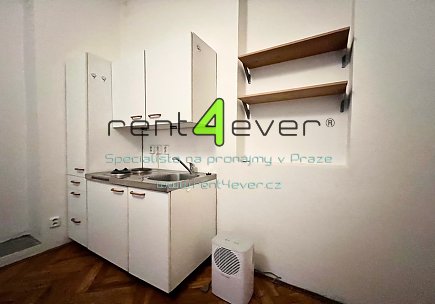 Pronájem bytu, Žižkov, Řehořova, byt 1+kk, 20 m2, po rekonstrukci, zařízený nábytkem, Rent4Ever.cz