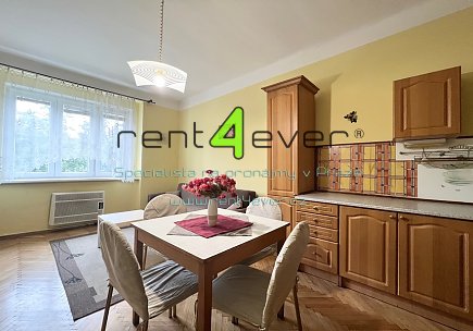 Pronájem bytu, Vršovice, Ruská, 2+kk, 50 m2, cihla, po rekonstrukci, komora, sklep, zařízený, Rent4Ever.cz