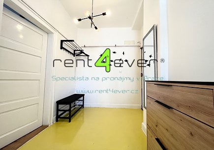 Pronájem bytu, Nusle, V zálomu, byt 2+kk, 55 m2,  balkon, kompletně vybavený nábytkem, Rent4Ever.cz