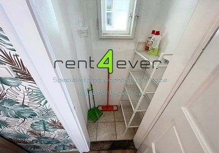 Pronájem bytu, Nusle, V zálomu, byt 2+kk, 55 m2,  balkon, kompletně vybavený nábytkem, Rent4Ever.cz