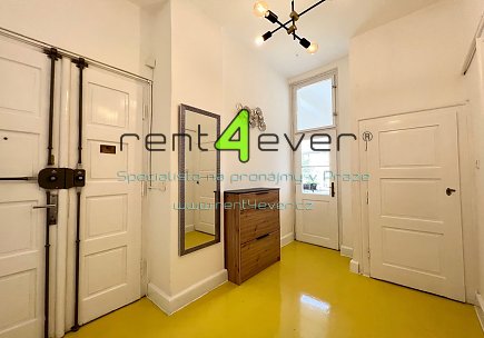 Pronájem bytu, Nusle, V zálomu, byt 2+kk, 55 m2,  balkon, kompletně vybavený nábytkem, Rent4Ever.cz