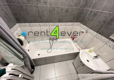 Pronájem bytu, Metro C Vyšehrad, Petra Rezka, byt 2+kk, 49 m2, s malým balkonkem, nezařízený, Rent4Ever.cz