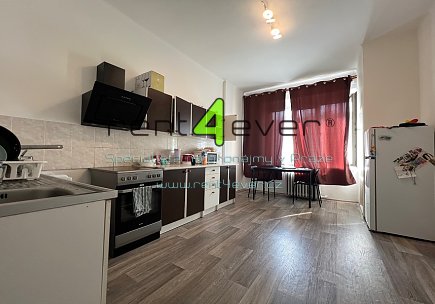 Pronájem bytu, Metro C Vyšehrad, Petra Rezka, byt 2+kk, 49 m2, s malým balkonkem, nezařízený, Rent4Ever.cz