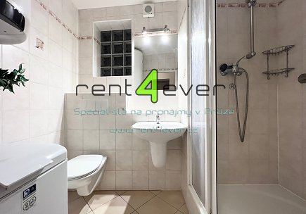 Pronájem bytu, Metro C Ládví, ul. Modřínová, byt 2+1, 37 m2, v RD, částečně zařízený nábytkem, Rent4Ever.cz