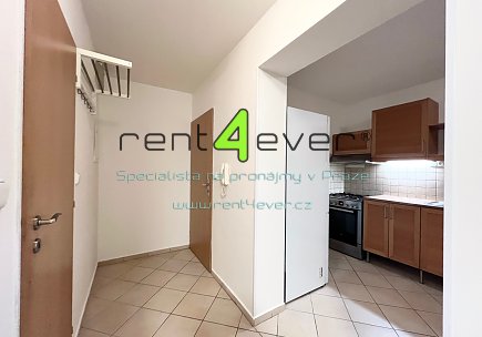 Pronájem bytu, Metro C Ládví, ul. Modřínová, byt 2+1, 37 m2, v RD, částečně zařízený nábytkem, Rent4Ever.cz