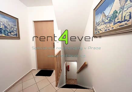 Pronájem bytu, Metro C Ládví, ul. Modřínová, byt 2+1, 37 m2, v RD, částečně zařízený nábytkem, Rent4Ever.cz