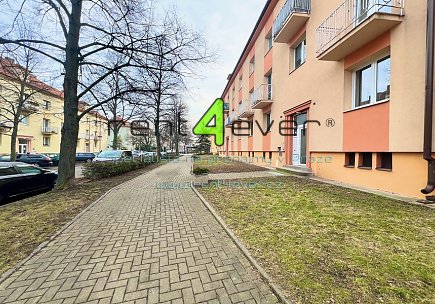 Pronájem bytu, Kbely, Katusická, byt 2+1, 54 m2, 2x balkon, komora, sklep, Rent4Ever.cz
