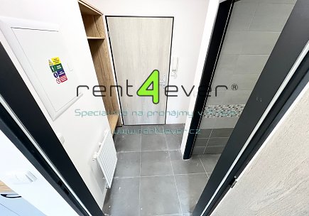 Pronájem bytu, Kolín, Zborovská, úplně nový byt 1+kk, 28 m2, po rekonstrukci, nevybavený nábytkem, Rent4Ever.cz