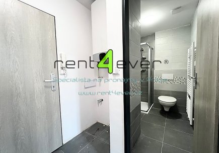 Pronájem bytu, Kolín, Zborovská, úplně nový byt 1+kk, 28 m2, po rekonstrukci, nevybavený nábytkem, Rent4Ever.cz
