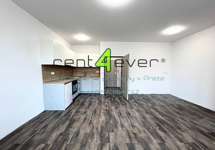 Pronájem bytu, Kolín, Zborovská, úplně nový byt 1+kk, 28 m2, po rekonstrukci, nevybavený nábytkem, Rent4Ever.cz