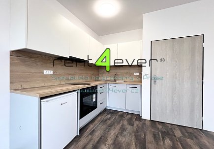 Pronájem bytu, Kolín, Zborovská, úplně nový byt 1+kk, 28 m2, po rekonstrukci, nevybavený nábytkem, Rent4Ever.cz