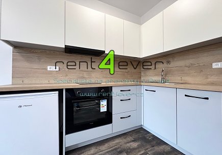 Pronájem bytu, Kolín, Zborovská, úplně nový byt 1+kk, 28 m2, po rekonstrukci, nevybavený nábytkem, Rent4Ever.cz