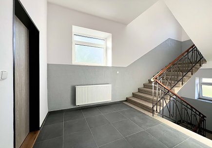 Pronájem bytu, Kolín, Zborovská, úplně nový byt 1+kk, 28 m2, po rekonstrukci, nevybavený nábytkem, Rent4Ever.cz