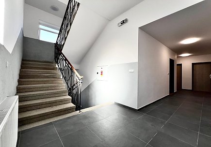 Pronájem bytu, Kolín, Zborovská, úplně nový byt 1+kk, 28 m2, po rekonstrukci, nevybavený nábytkem, Rent4Ever.cz