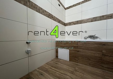 Pronájem bytu, Nusle, Petra Rezka, byt 2+kk, 70m2, ve sníženém přízemí, po rekonstrukci, nevybavený, Rent4Ever.cz