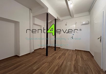 Pronájem bytu, Nusle, Petra Rezka, byt 2+kk, 70m2, ve sníženém přízemí, po rekonstrukci, nevybavený, Rent4Ever.cz