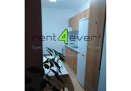 Pronájem bytu, Milovice – Mladá, ul. Braniborská, byt 1+1, 29 m2 s balkonem, zařízený nábytkem, Rent4Ever.cz