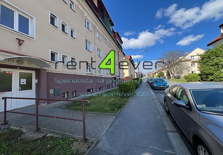 Pronájem bytu, Liboc, Nová Šárka, byt 2+1, 60 m2, po rekonstrukci, komora, částečně zařízený, Rent4Ever.cz