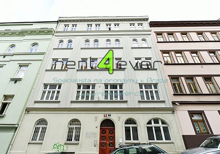 Pronájem bytu, Žižkov, Cimburkova, byt 2+kk, 36 m2, po rekonstrukci, zahrada, nezařízený nábytkem, Rent4Ever.cz