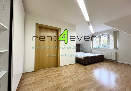 Pronájem bytu, Libeň, Valčíkova, byt 3+1, 120 m2, po rekonstrukci, balkon, částečně zařízený, Rent4Ever.cz