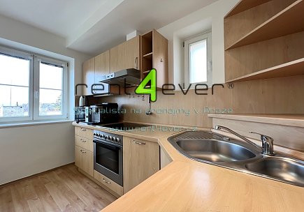 Pronájem bytu, Libeň, Valčíkova, byt 3+1, 120 m2, po rekonstrukci, balkon, částečně zařízený, Rent4Ever.cz