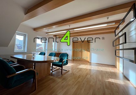 Pronájem bytu, Libeň, Valčíkova, byt 3+1, 120 m2, po rekonstrukci, balkon, částečně zařízený, Rent4Ever.cz