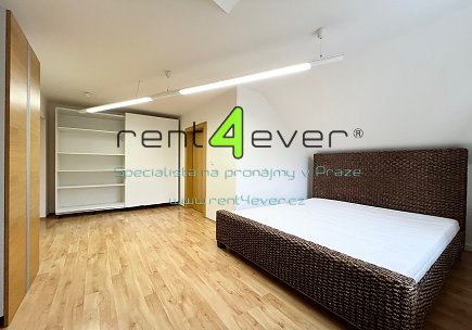 Pronájem bytu, Libeň, Valčíkova, byt 3+1, 120 m2, po rekonstrukci, balkon, částečně zařízený, Rent4Ever.cz