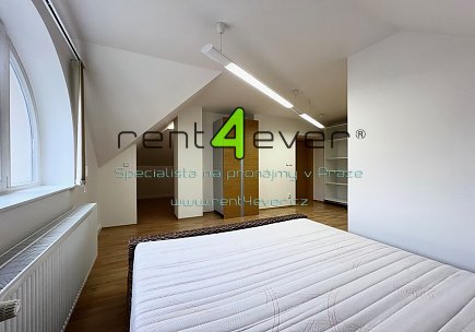 Pronájem bytu, Libeň, Valčíkova, byt 3+1, 120 m2, po rekonstrukci, balkon, částečně zařízený, Rent4Ever.cz