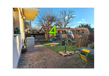 Pronájem bytu, Hostavice, Nežárská, byt 4+kk, 120 m2 v podkroví RD, 2 balkony, zařízený nábytkem, Rent4Ever.cz