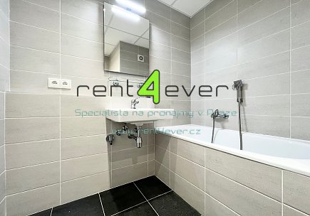 Pronájem bytu, Hostivař, Přeštická, byt 2+kk, 42 m2, po kompletní rekonstrukci, nevybavený, Rent4Ever.cz