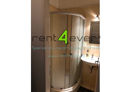 Pronájem bytu, Holešovice, V Háji, útulný byt 1+1, 33.2 m2, sklep, zařízený nábytkem, Rent4Ever.cz
