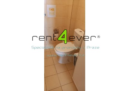 Pronájem bytu, Holešovice, V Háji, útulný byt 1+1, 33.2 m2, sklep, zařízený nábytkem, Rent4Ever.cz