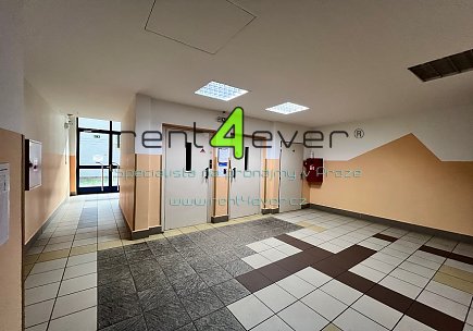 Pronájem bytu, Chodov, Brandlova, byt 2+kk, 42 m2, lodžie, komora, částečně vybavený nábytkem, Rent4Ever.cz
